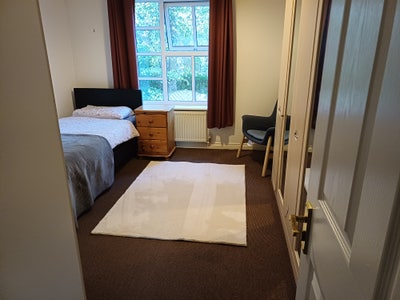 Single en-suite room in female Buddhist community Main Photo
