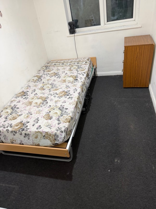 Room available  Main Photo