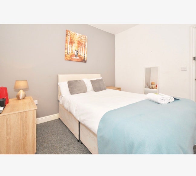 Double Room Available Main Photo