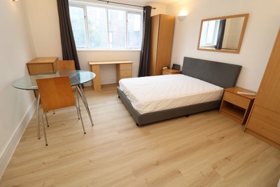 New rooms for couples in Stepney Green E1 Main Photo
