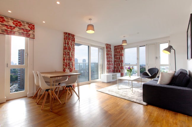 3 bed by station Main Photo