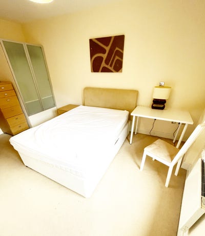 Double Room Next to Mailbox – Birmingham  Main Photo