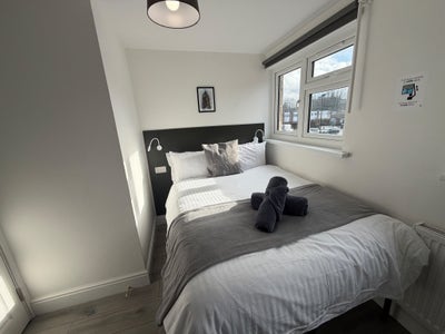 Bright Ensuite Room in Canning Town Main Photo