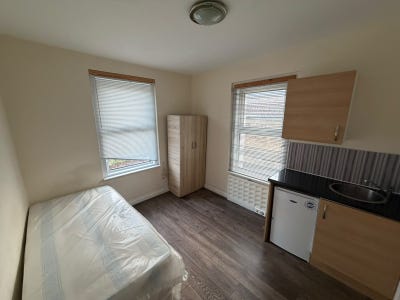 DSS - Studio Flat Available in Tottenham N17 Main Photo