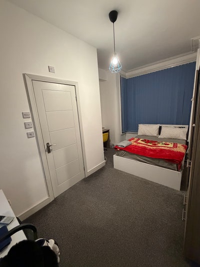 Very spacious en-suite room available in Bolton Main Photo