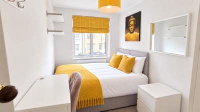 Room in Stunning Professional House All Bills Inc Main Photo
