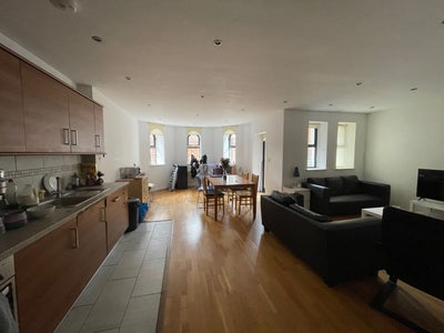 Lovely flat has double room available! Main Photo