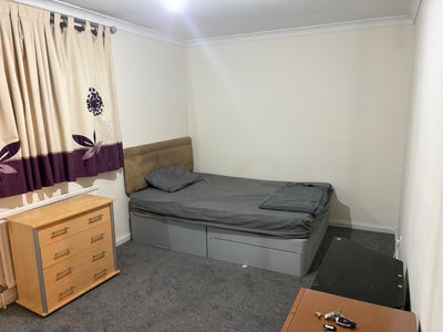 Furnished large room Main Photo