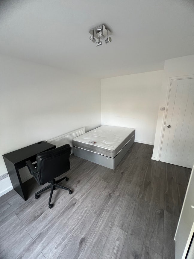 Rooms available in Bow E3 zone 2 Main Photo