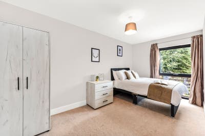 Ealing double bedroom in Modern Houseshare Main Photo