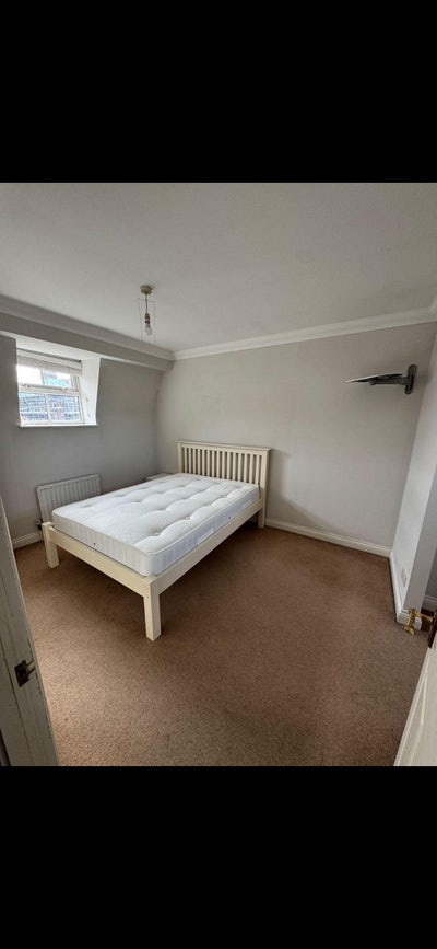 Clapham South En-suite 💛 Main Photo
