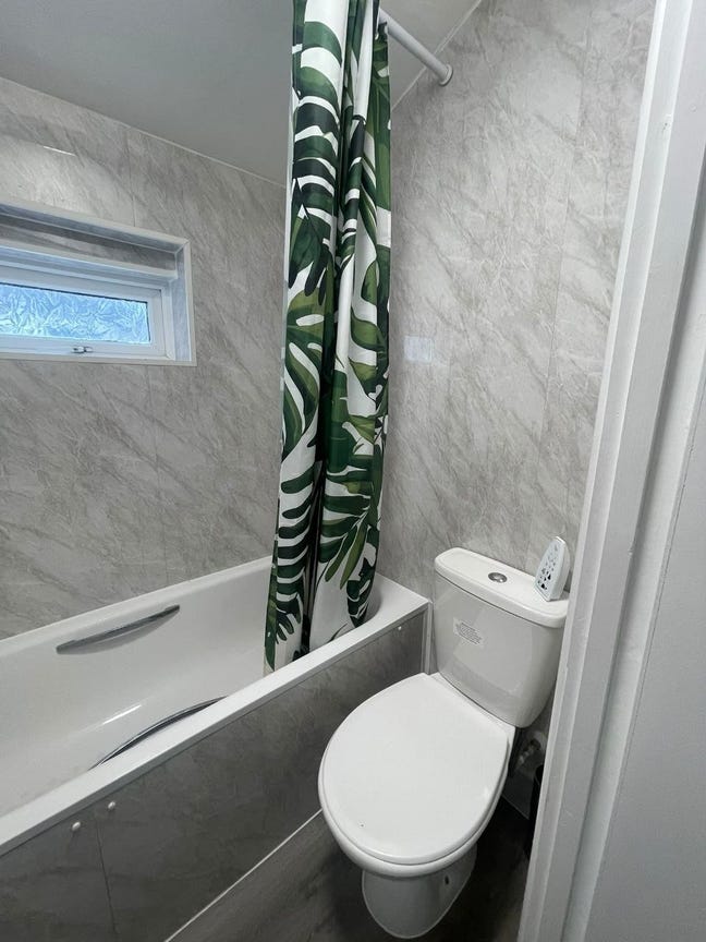 ✨ Stylish En-Suite Room in East Ham | E7 Main Photo