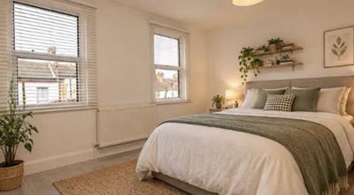 Large Double / Bounds Green / New Refurb / 3Female Main Photo