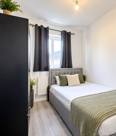 New En-Suite Double Room with Kitchenette - SO15 Main Photo
