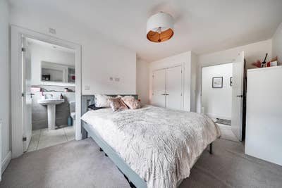King room, 2-bed detached, car port, whole place* Main Photo