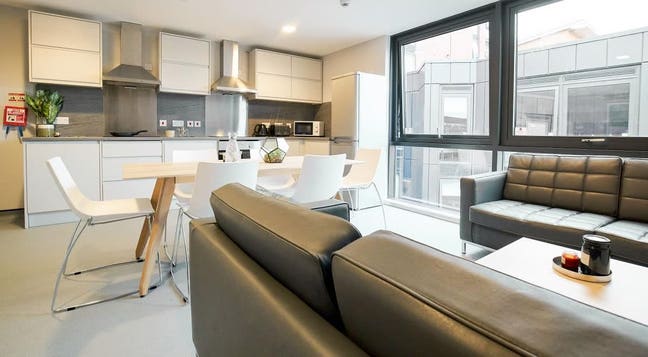 Tenancy Takover-En-suite Main Photo