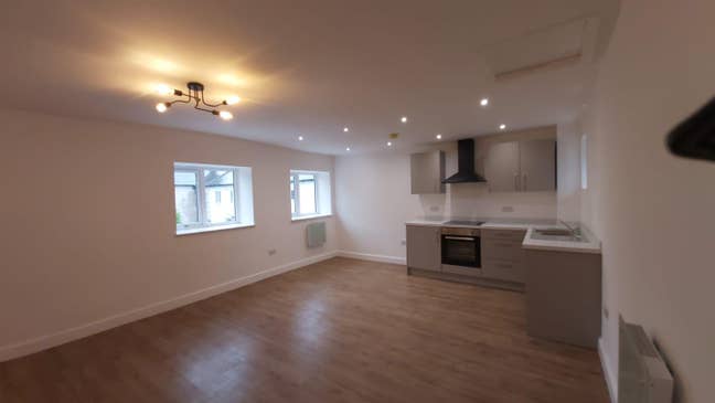 Spacious 1-Bed Flat near Knottingley Town Centre Main Photo