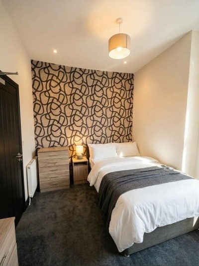 Homely & Modern 5-Bedroom HMO | Prime Location Main Photo