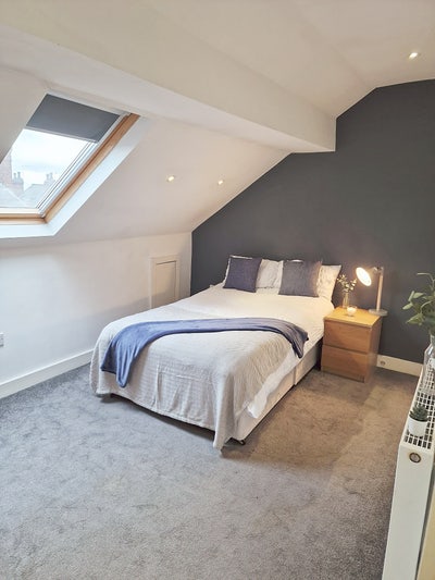 Beautiful Top Floor Double in Friendly Share Main Photo