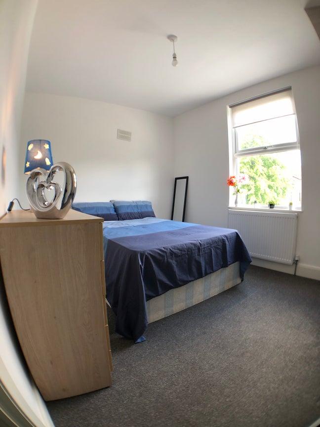 Double Room Clean & Quiet Flat 15 mins to Jubilee  Main Photo