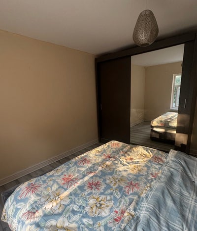 A bright, clean, and modern room in Withington, fu Main Photo