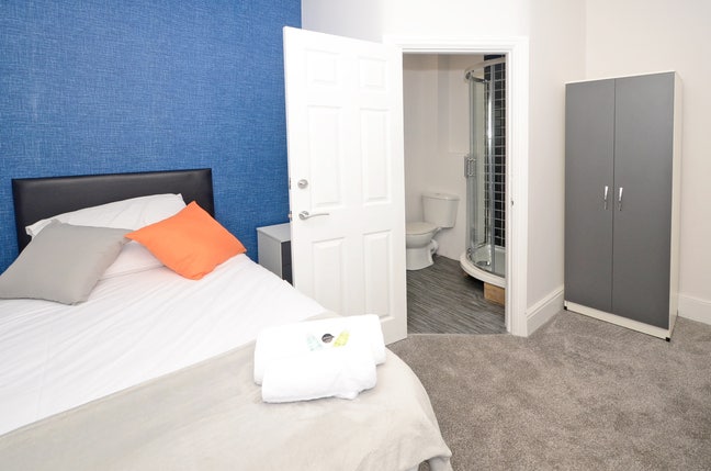 Modern double ensuite room at 43 Middlewich St  Main Photo