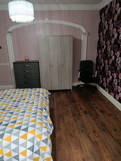 King size room to rent fully furnished  Main Photo