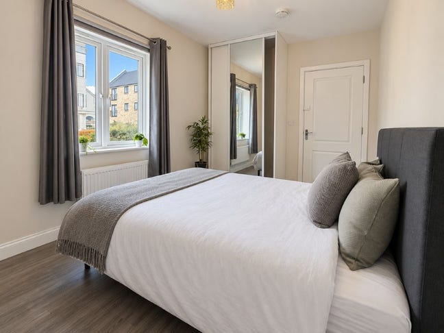 Double Room with Private Shower + Kitchenette! Main Photo