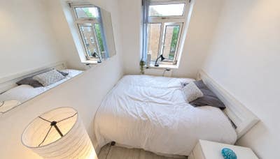 Charming Flat - Steps from Clapham North Tube! Main Photo