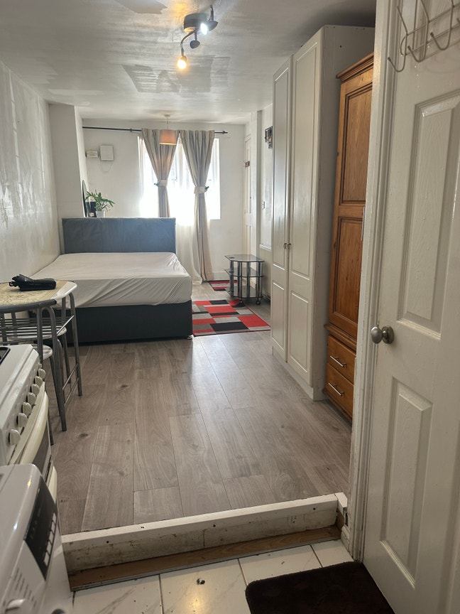 Studio Flat - Kingsbury NW9 Main Photo
