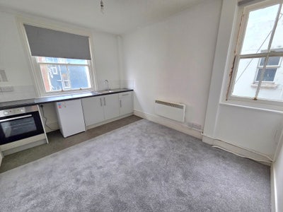 Lascelles Terrace, Eastbourne | Bedsit Main Photo