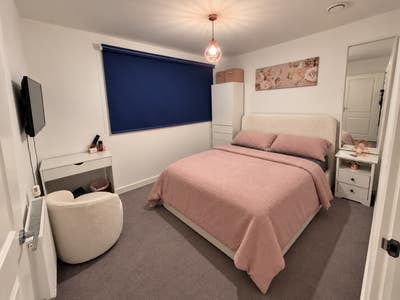 Double Bedroom + Private Bathroom in 2bed Apt Main Photo
