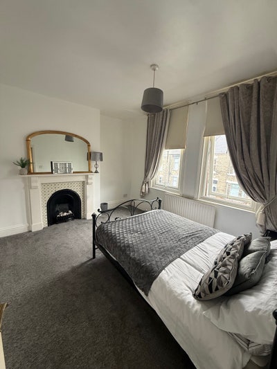 Spacious double room, all bills included.  Main Photo