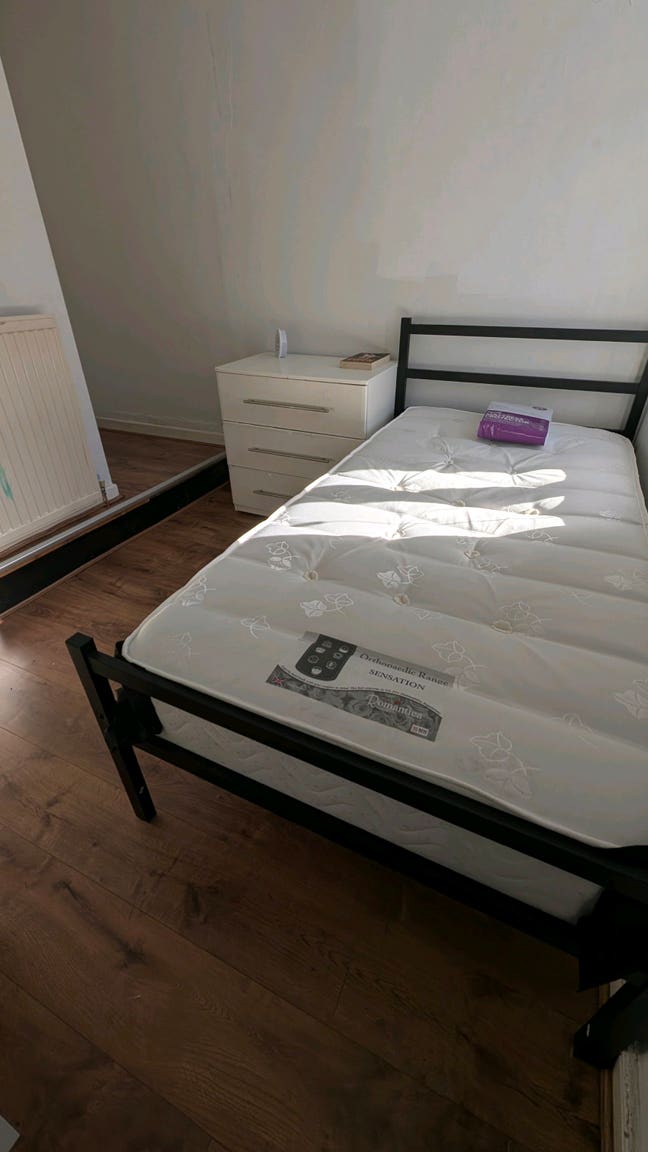 Large 3-Bed Furnished Flat, Rusholme - Next to Cur Main Photo