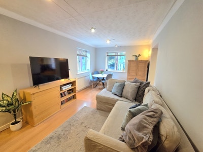 Bright Double in Spacious Canal Side Apartment Main Photo