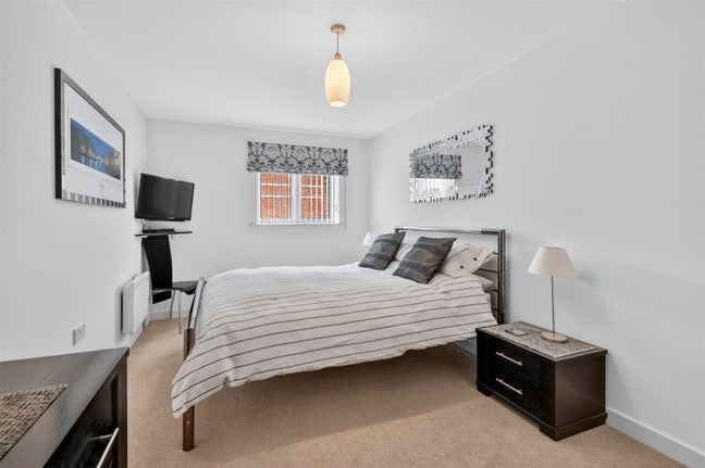 Double Bedroom with En-Suite Available for Rent Main Photo