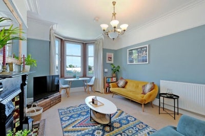 2 Bedrooms Available | Students and Professionals Main Photo