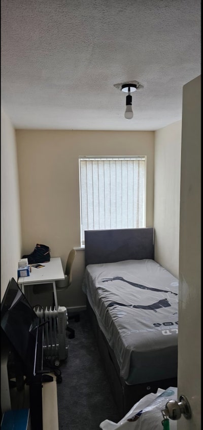 A single room to let to a single person Main Photo