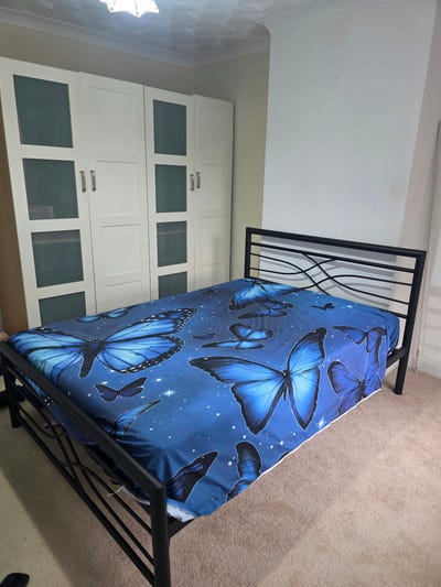 Spacious 1 Bedroom Available at Oxford street Main Photo
