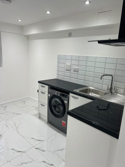 Studio Flat Available for Rent at Erith, DA18 4DU Main Photo