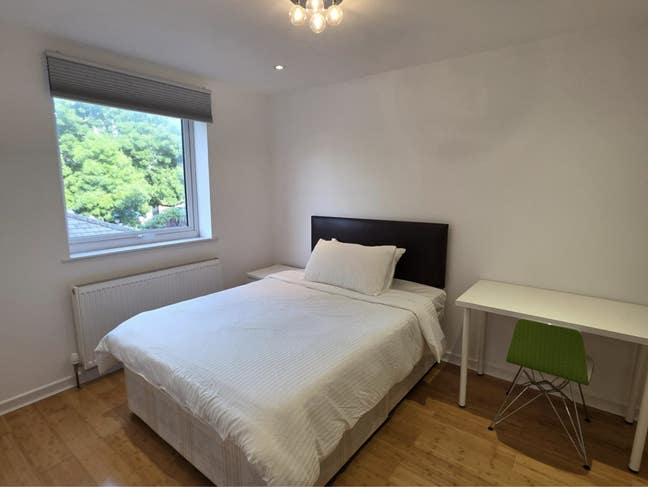 Double room in 4-people community home Main Photo