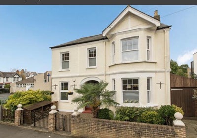 Large Detached house in a quiet rd Main Photo