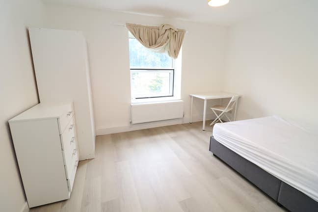 🏡 Stylish 4-Bedroom Property | Near Aldgate! Main Photo