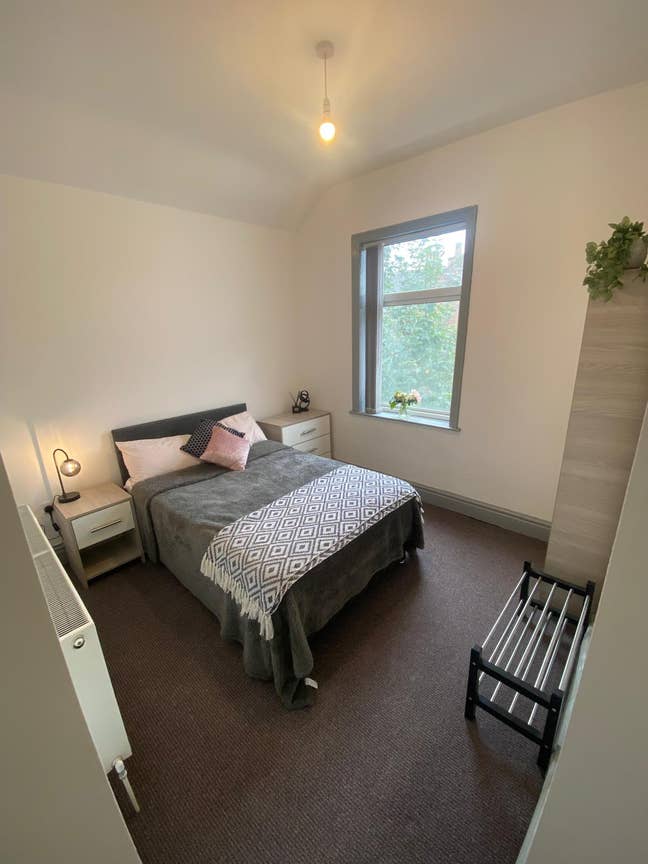 Room available in DN1! Main Photo