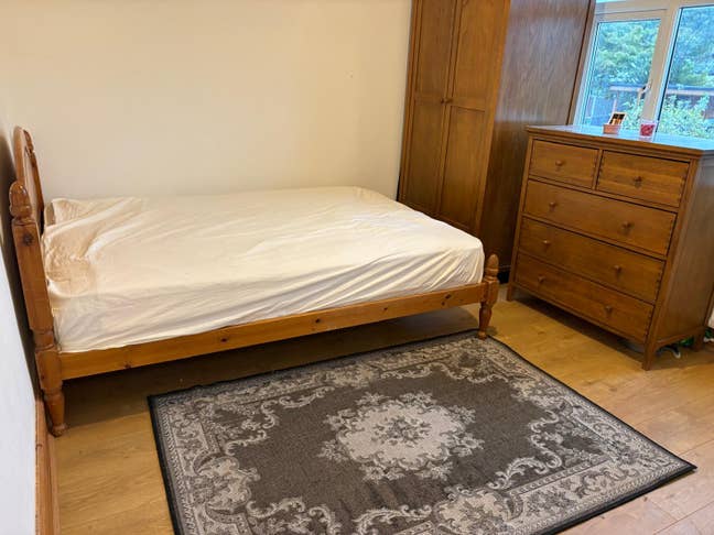 Double Room Available Main Photo
