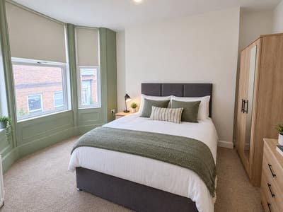 Brand new all en-suite central house share. Main Photo