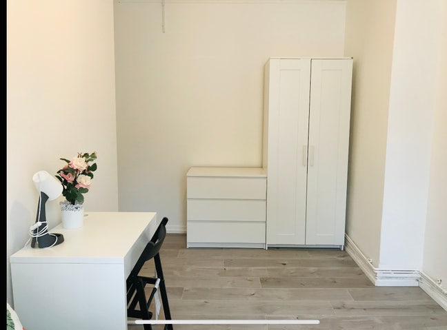 Lovely Double Room available near Aldget/Liverpool Main Photo