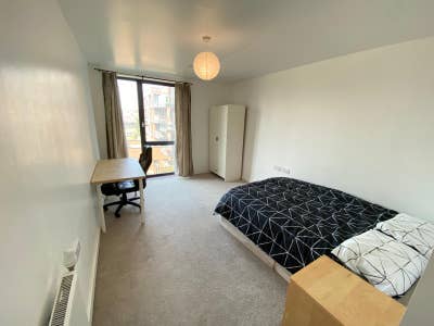 ✨ Stylish E14 Room near Canary Wharf + GYM Main Photo