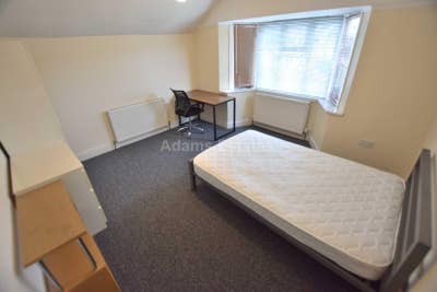 2 Upstairs Bedrooms for Rent - 116 Addington Road Main Photo
