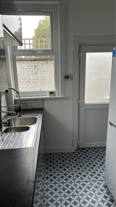 Four Bedroom House to Let in Brixton Hill SW2 Main Photo